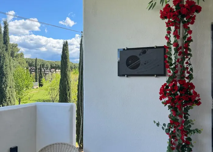 Flower Garden House Rom